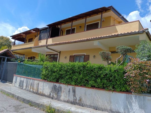 casa indipendente in vendita a Mendicino in zona Pasquali