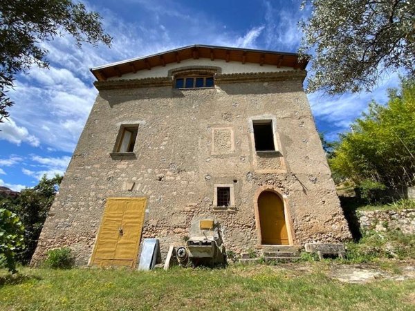 casa indipendente in vendita a Mendicino