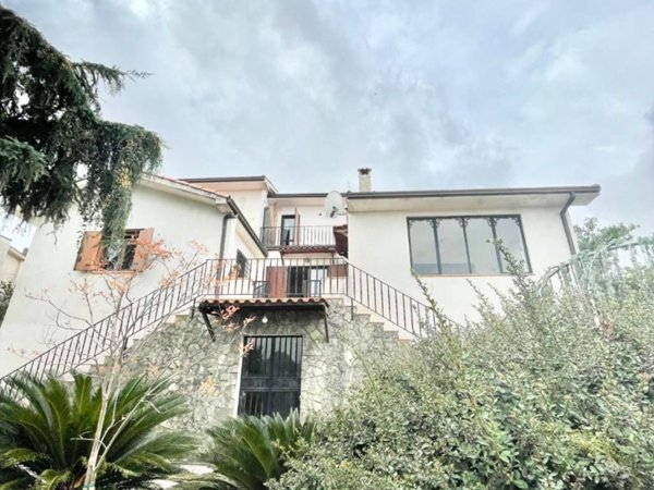 casa indipendente in vendita a Mendicino in zona Pasquali
