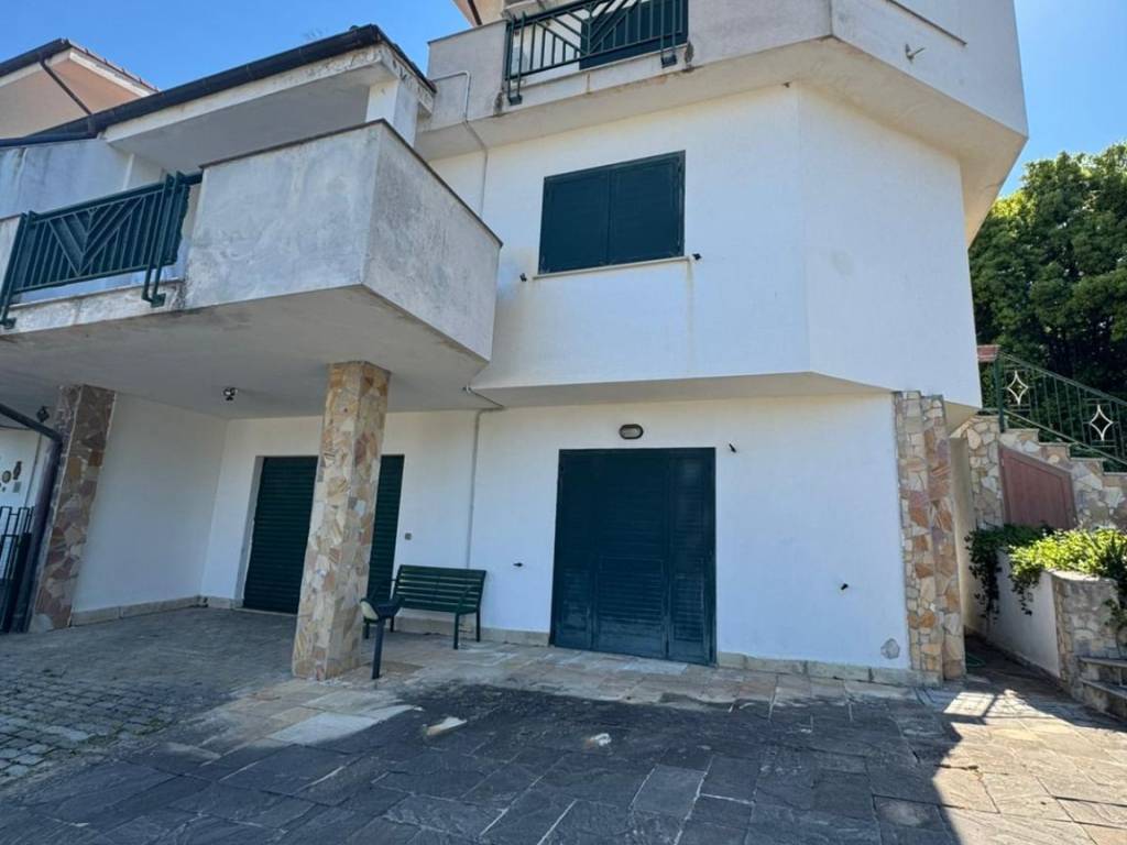 casa indipendente in vendita a Mendicino in zona Tivolille