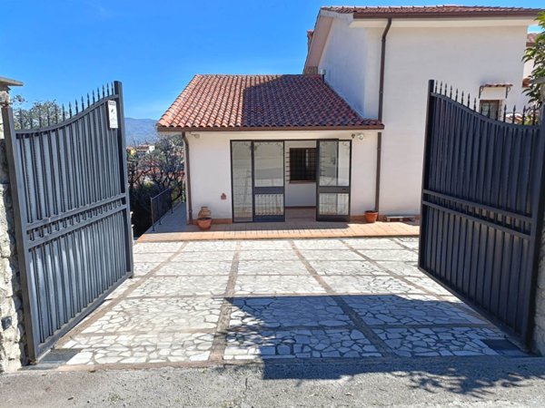 casa indipendente in vendita a Mendicino in zona Pasquali