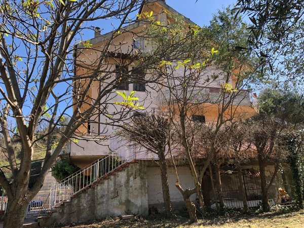 casa indipendente in vendita a Mendicino