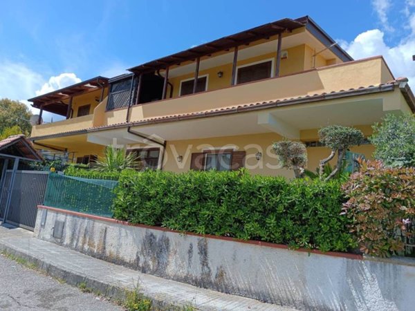 casa indipendente in vendita a Mendicino in zona Pasquali