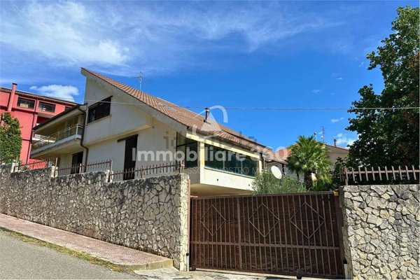 casa indipendente in vendita a Mendicino