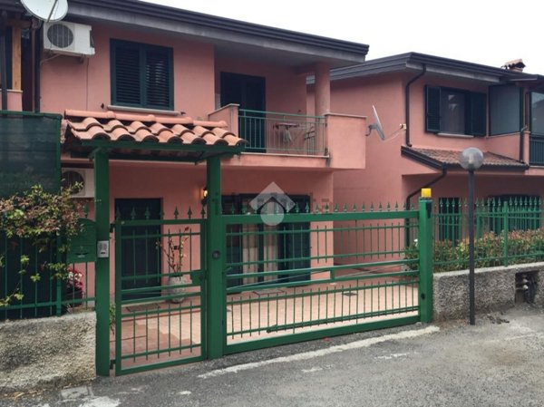 casa indipendente in vendita a Mendicino