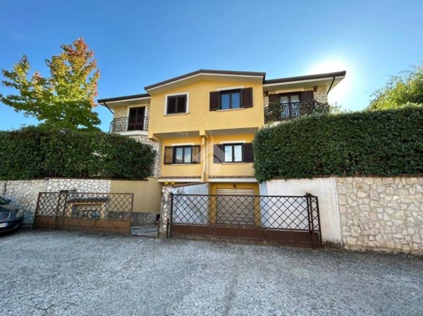 casa indipendente in vendita a Mendicino