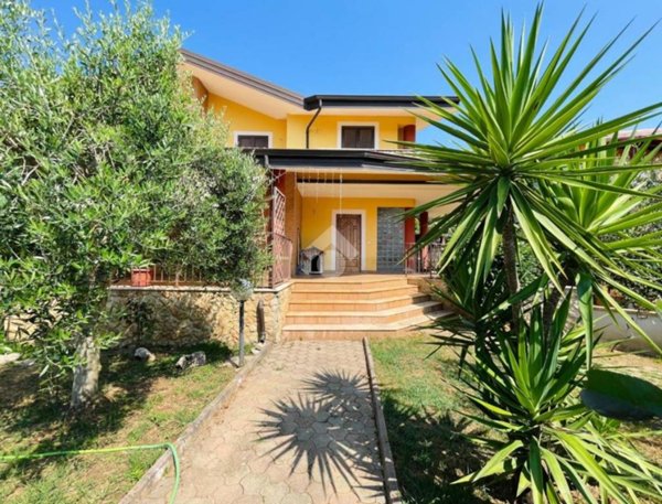 casa indipendente in vendita a Mendicino