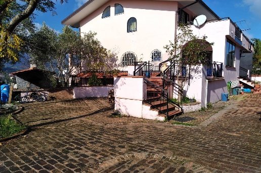 casa indipendente in vendita a Mendicino in zona Tivolille