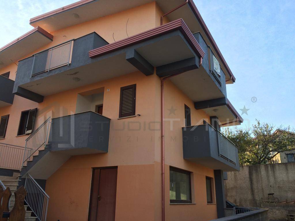 casa indipendente in vendita a Mendicino in zona Candelisi