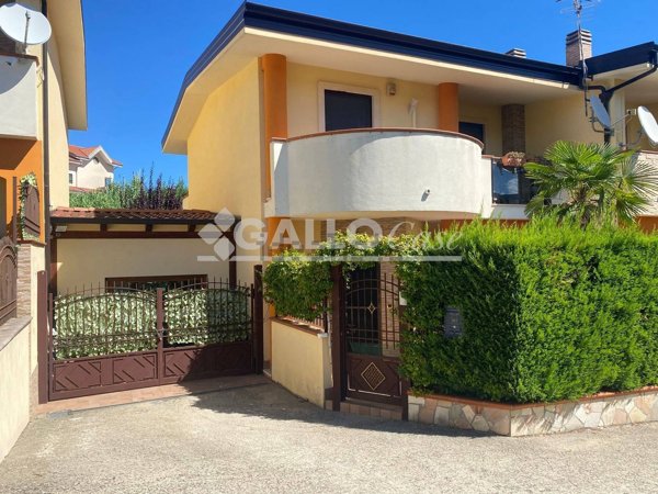 casa indipendente in vendita a Mendicino