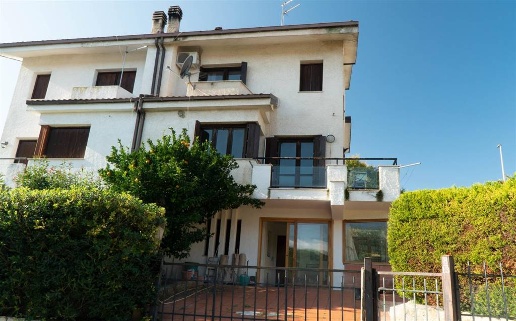 casa indipendente in vendita a Mendicino in zona Rosario