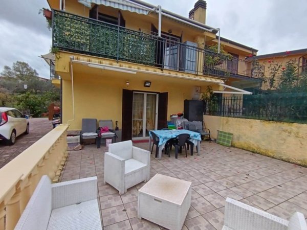 casa indipendente in vendita a Mendicino in zona Tivolille