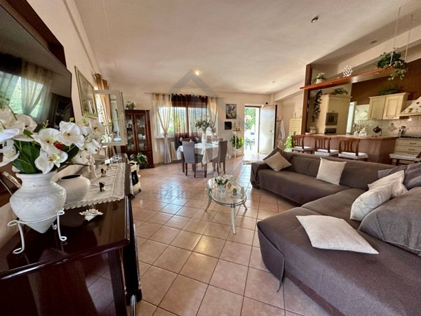 casa indipendente in vendita a Mendicino in zona Tivolille