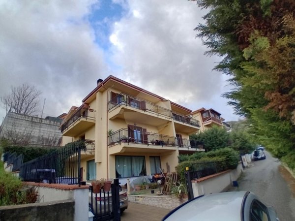 casa indipendente in vendita a Mendicino