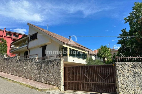 casa indipendente in vendita a Mendicino