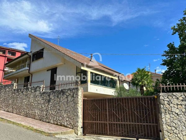casa indipendente in vendita a Mendicino in zona Rosario