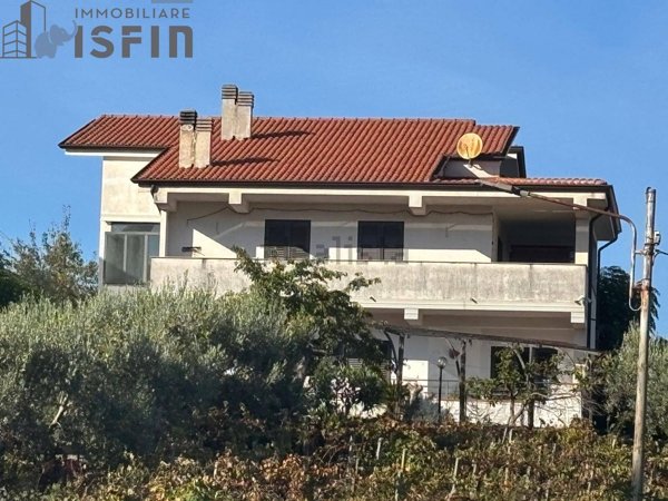 casa indipendente in vendita a Mendicino