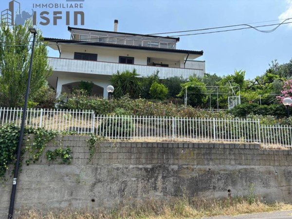 casa indipendente in vendita a Mendicino
