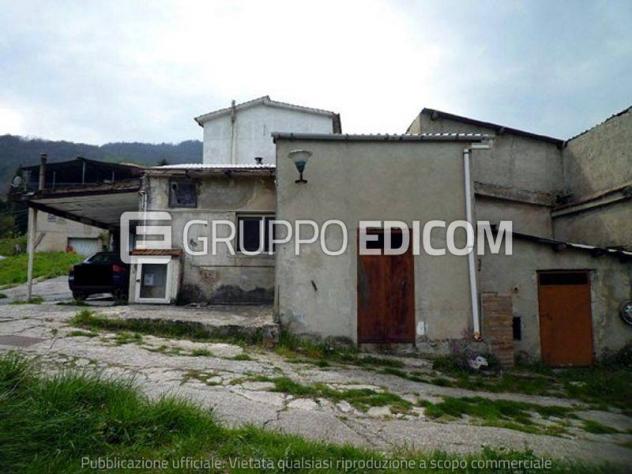 locale commerciale in vendita a Mendicino in zona Rizzuto