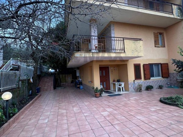 casa indipendente in vendita a Mendicino in zona Pasquali