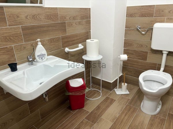 locale commerciale in vendita a Mendicino in zona Tivolille