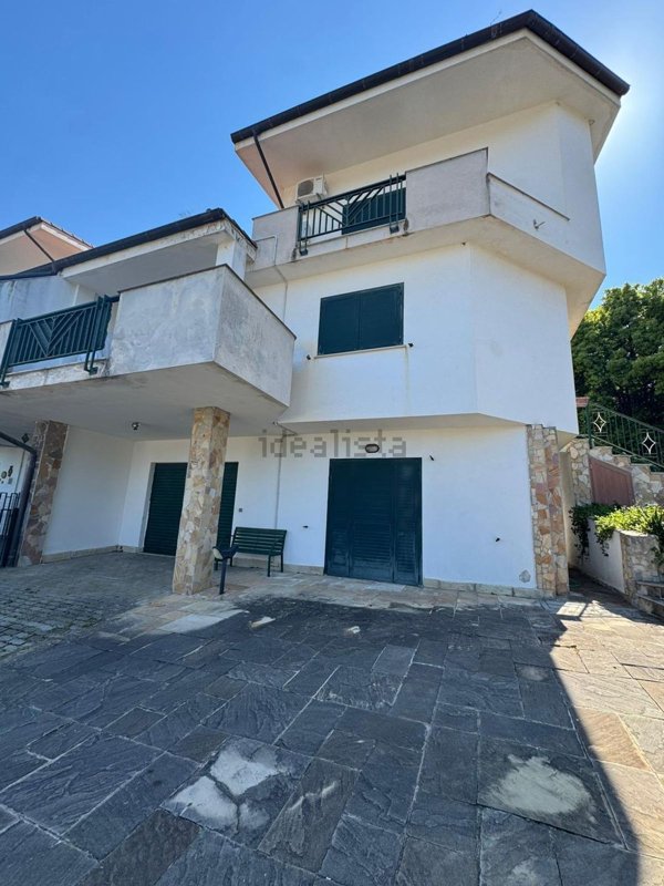 casa indipendente in vendita a Mendicino