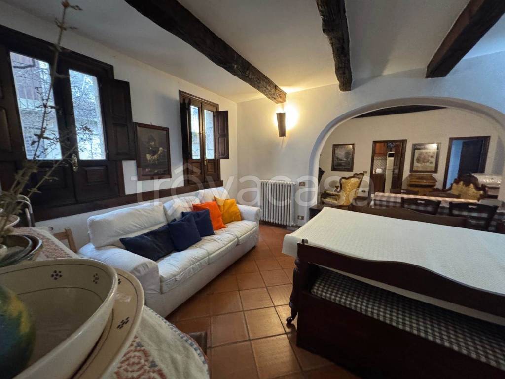 casa indipendente in vendita a Mendicino