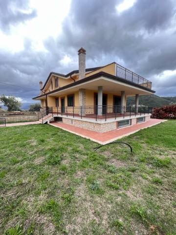 casa indipendente in vendita a Mendicino