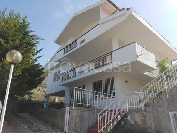 casa indipendente in vendita a Mendicino in zona Rosario