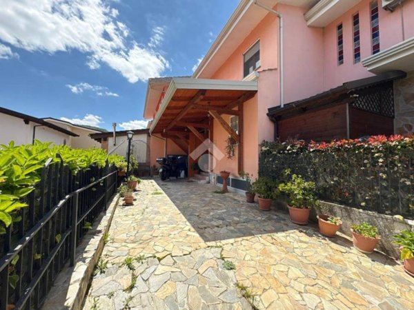 casa indipendente in vendita a Mendicino in zona Pasquali