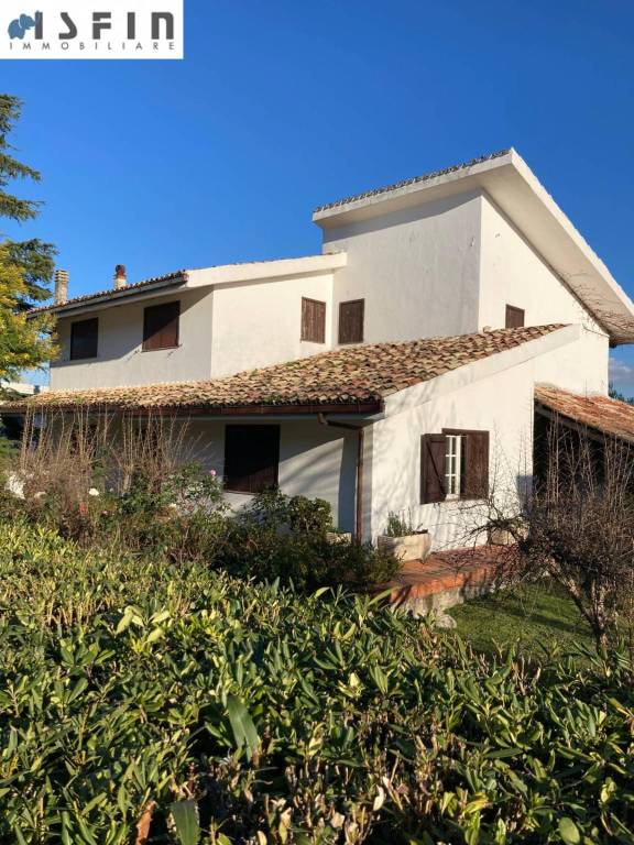 casa indipendente in vendita a Mendicino in zona Pasquali