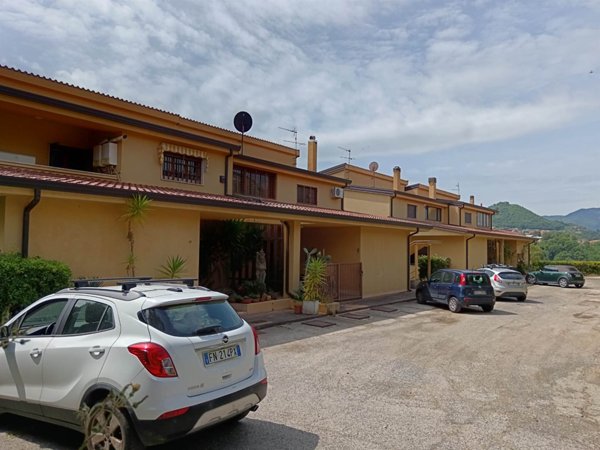 casa indipendente in vendita a Mendicino in zona Rosario