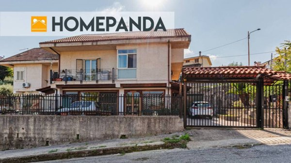 casa indipendente in vendita a Mendicino