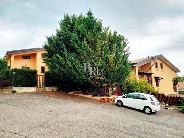 casa indipendente in vendita a Mendicino