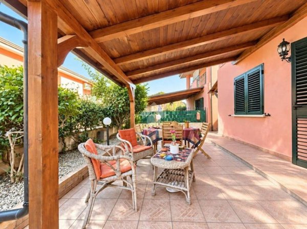 casa indipendente in vendita a Mendicino in zona Tivolille