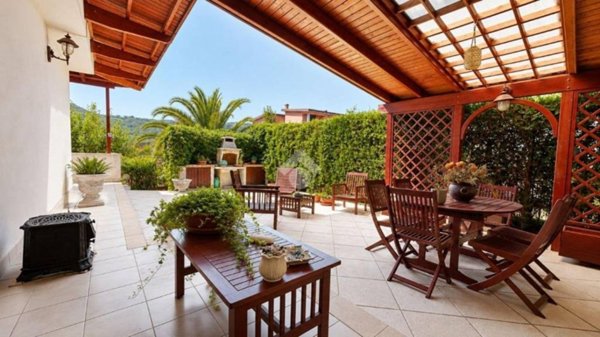 casa indipendente in vendita a Mendicino in zona Tivolille