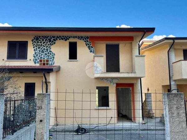 casa indipendente in vendita a Mendicino in zona Tivolille