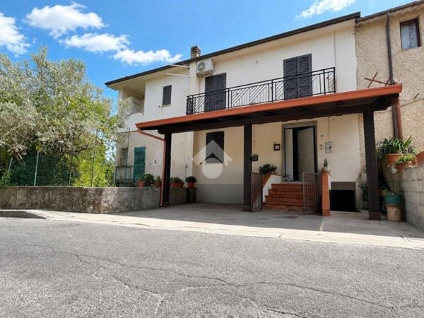 casa indipendente in vendita a Mendicino in zona Tivolille