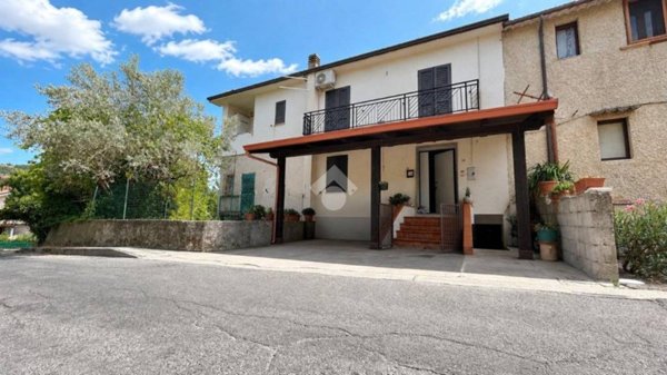 casa indipendente in vendita a Mendicino in zona Tivolille