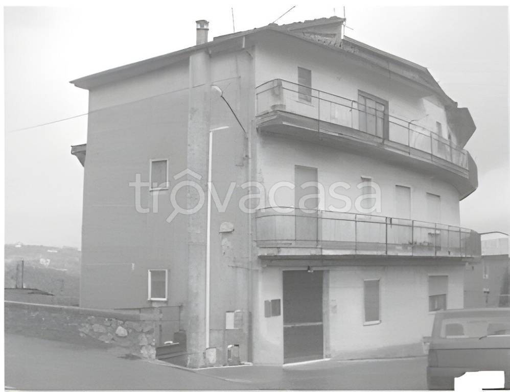 locale commerciale in vendita a Mendicino in zona Santa Maria