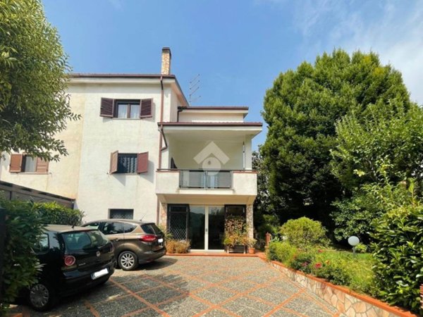 casa indipendente in vendita a Mendicino in zona Tivolille