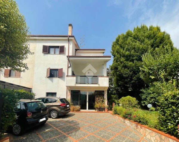 casa indipendente in vendita a Mendicino in zona Tivolille
