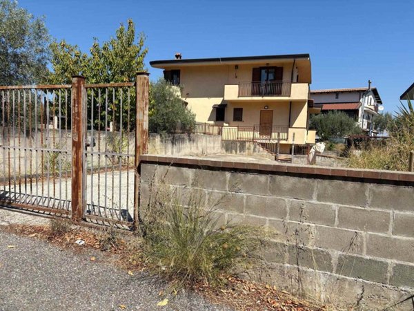 casa indipendente in vendita a Mendicino in zona Tivolille