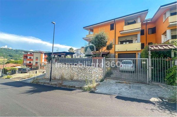 casa indipendente in vendita a Mendicino