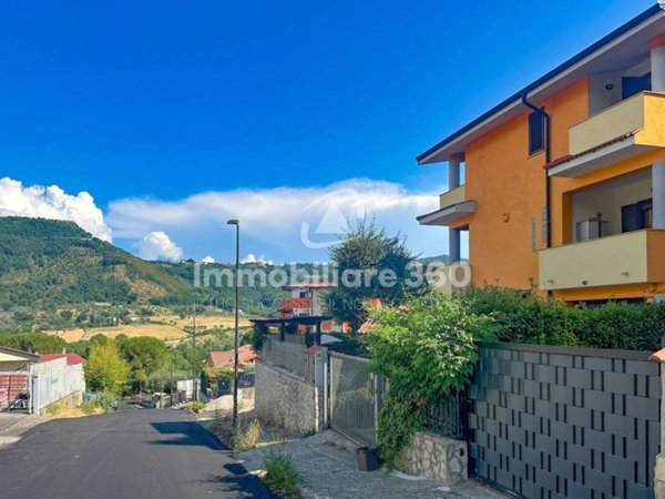 casa indipendente in vendita a Mendicino in zona Tivolille