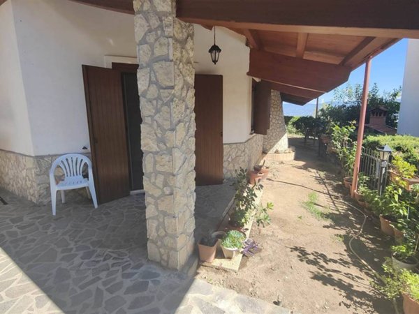 casa indipendente in vendita a Mendicino in zona San Bartolo