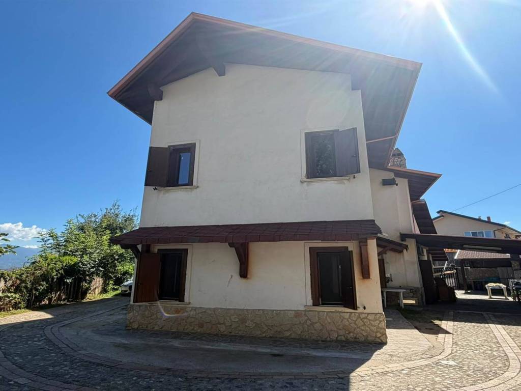 casa indipendente in vendita a Mendicino in zona San Bartolo