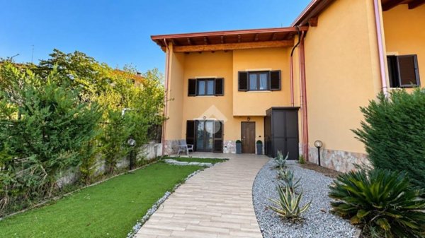 casa indipendente in vendita a Mendicino in zona Tivolille