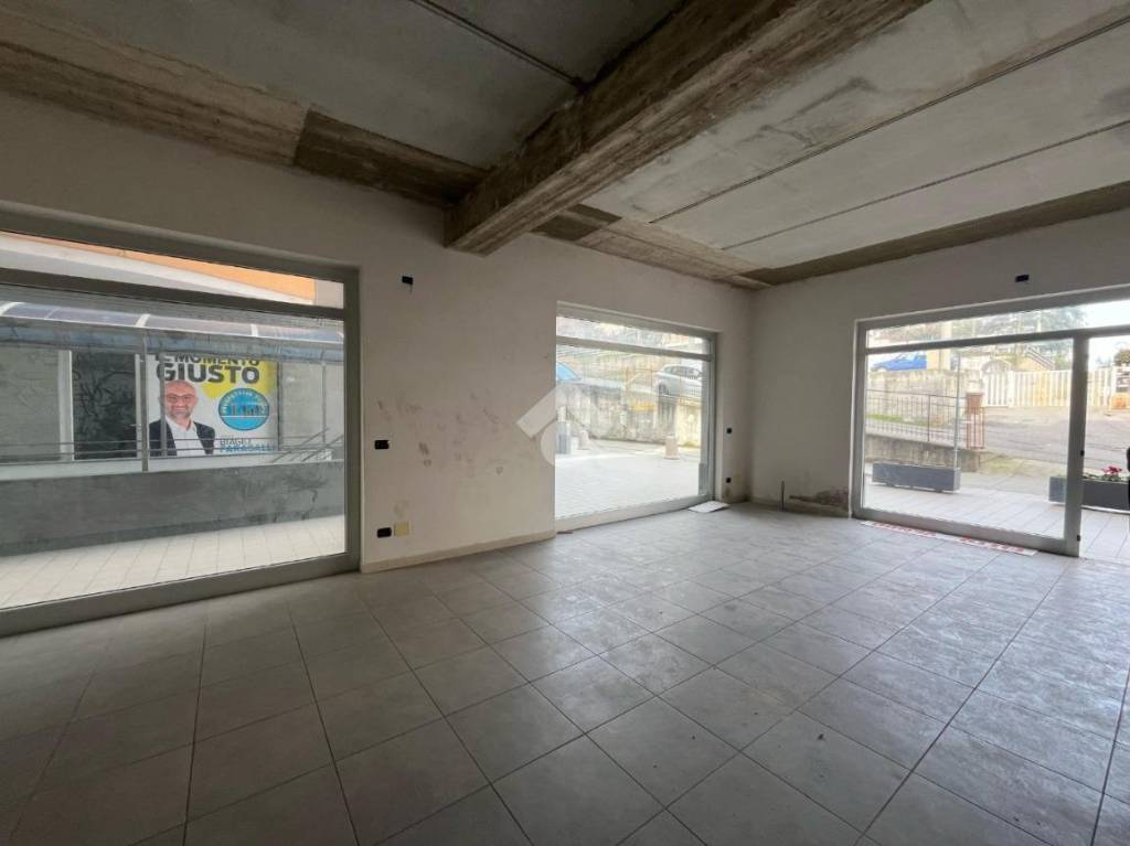 locale commerciale in vendita a Montalto Uffugo