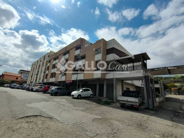 locale commerciale in vendita a Montalto Uffugo